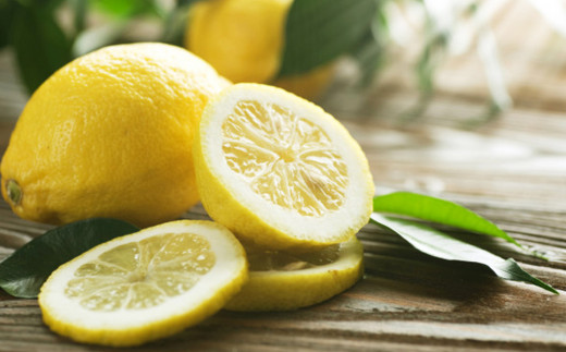 鴨川の温暖な気候と、降り注ぐおひさまをたっぷり浴びて育った鴨川産レモンが主原料です。