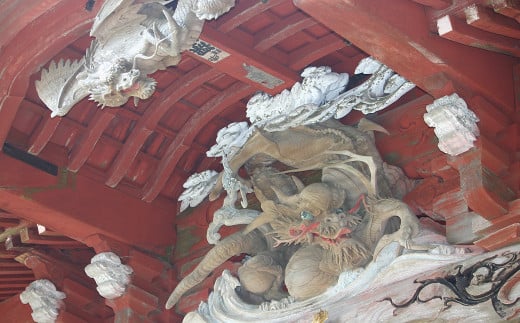 「波の伊八」の龍と、本尊の木造不動明王とともに千葉県有形文化財に指定されている『大山寺不動堂』