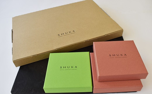 SHUKA瑞穂大納言小豆（50g）を2箱、SHUKAピスタチオ（40g）を1箱の合計3箱の詰め合わせ。