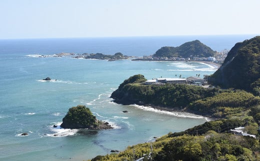 外房随一の名勝と言われ、新日本百景にも選ばれている、大小七つの島からなる『鴨川松島』