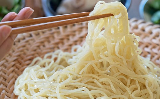 令和4年に製麺機を導入。北海道産小麦を使った「自家製麺」はもっちり食感。