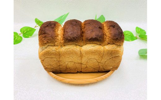 雑穀アワ、イナキビを加え自家製酵母を使って焼いた「食パン」