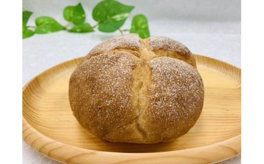 雑穀アワ、イナキビを加え自家製酵母を使って焼いた「丸パン」