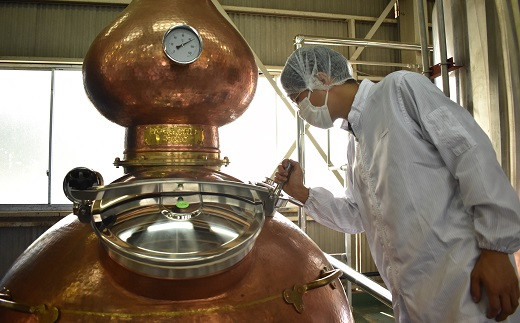 京丹波町のウイスキー製造会社京都酒造株式会社の「京都みやこ蒸溜所」ではウイスキーづくりと併せて、ジンの製造にも力を入れています。