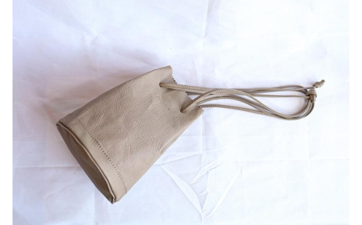 【レザー巾着】Drawstring bag カラー：Greige 701161 - 栃木県栃木市