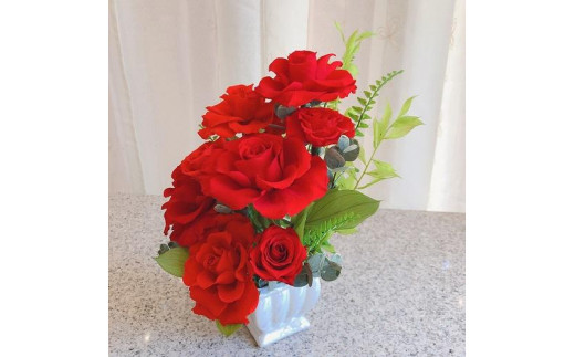 大輪のバラの花が咲き誇るプリザーブドフラワー・bell薔薇（クリアケース入り）　レッド系 533612 - 愛知県名古屋市