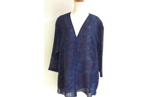 伝統織物のトップブランド夏塩沢に本藍染めを施した洋服オリジナルブランド『ナツシオンブルー』むらくも染（ジャケット23）