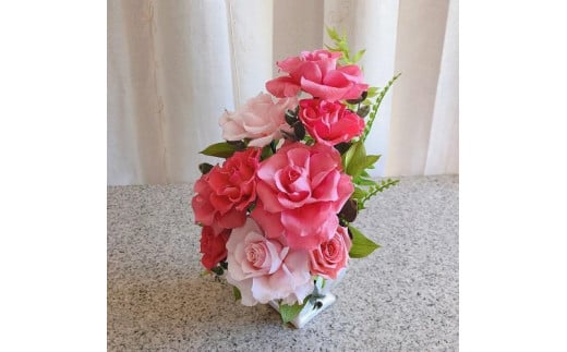 大輪のバラの花が咲き誇るプリザーブドフラワー・bell薔薇（クリアケース入り）　ピンク系 533611 - 愛知県名古屋市