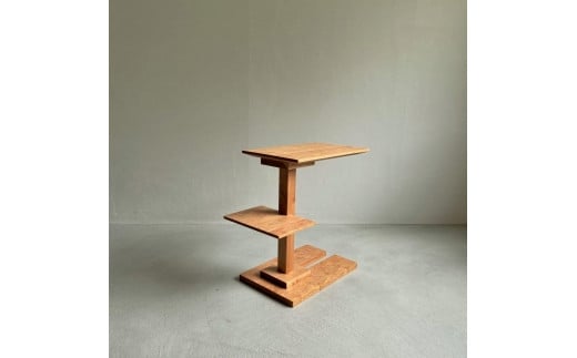 ブラックチェリー無垢材で造られたサイドテーブル（便利な中棚付） 505373 - 広島県尾道市