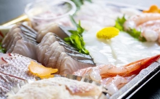能登の鮮魚を捌いてお届け！旬の刺身盛り合わせセット（4人前）