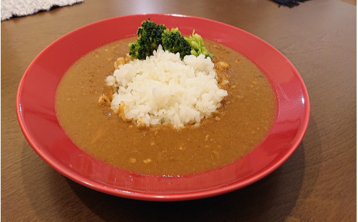 レトルトカレー 中辛 200g×4箱 すりおろし りんご 入り 五所川原 【 青森 赤い屋根の「 駅 舎」で 人気 レトルト カレー 喫茶店 の味  800g 】|赤い屋根の喫茶店「駅舎」