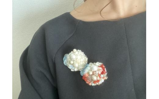 KN045 「選べる」血赤珊瑚・白珊瑚と天然石の刺繍ブローチ - 高知県