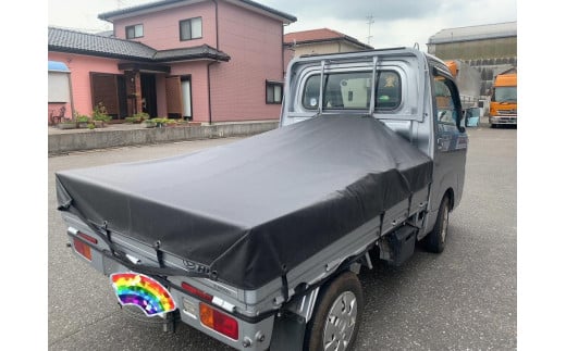 漆黒の軽トラックシート 雨が流れ落ちるスロープ型 - 岐阜県大野町 ...
