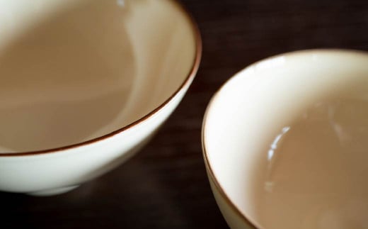 こだわりの 白磁 夫婦 茶碗 セット (桐箱付) ／ 黄彩磁 2個 天草陶石 茶碗 食器