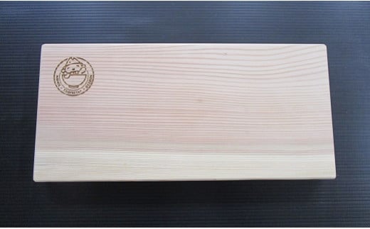 国産の天然木杉材を使用したまな板（小）うけどん焼印入り 697417 - 福島県浪江町