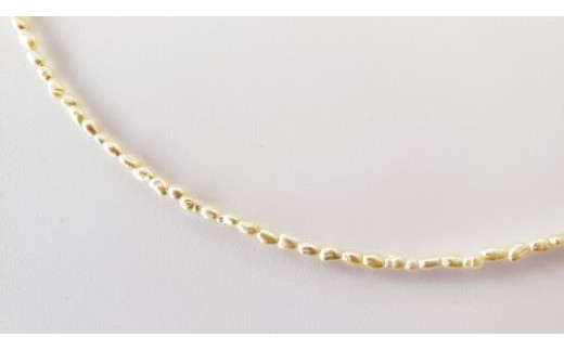 小さくて可愛いケシパール　アコヤ真珠です　K18WGの留めです