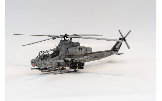 アカデミー 1/35 アメリカ海兵隊 AH-1Z ヴァイパー シャークマウス