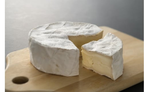 ほわいとファームのカマンベールチーズ「森のろまん」熟成食べ比べセット 253807 - 愛媛県西予市