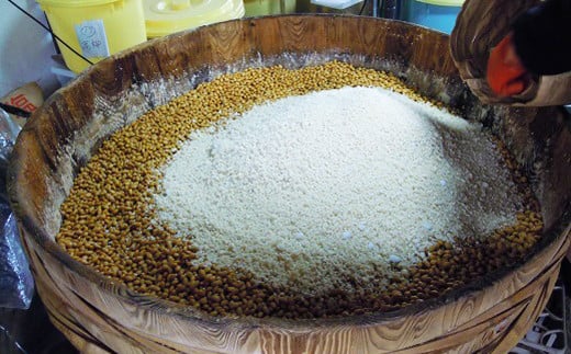 原材料は、自家製米糀と国産大豆と塩のみ【無添加】です！