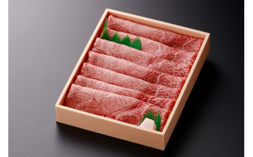ヘルシーな赤身肉のスライス。細かいサシが入っており、柔らかな肉質が特徴です。
