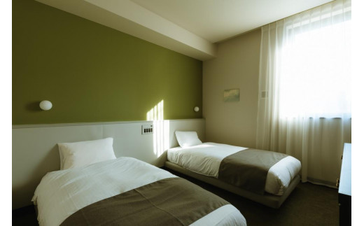 「HOTEL KARAE」スタンダードダブルルームです。ベッドマットはシモンズ製です。