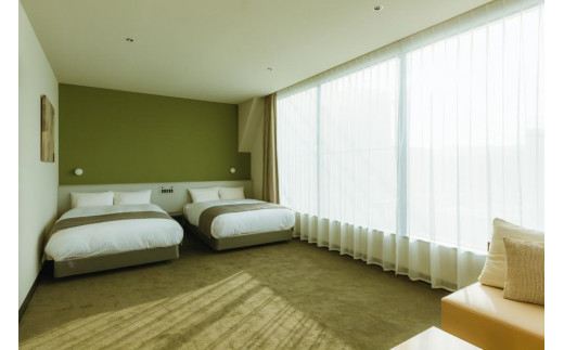 「HOTEL KARAE」エグゼクティブルームです。ベッドマットはシモンズ製です。