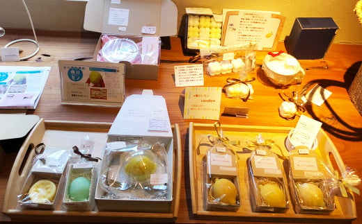 鴨川産レモンのアロマキャンドルは、「魚彩和みの宿 三水」のギャラリーショップで人気の品です。