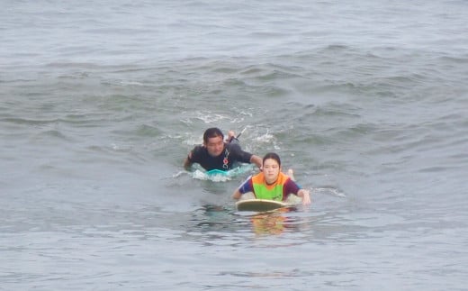 波に乗る楽しさを感じることができるサーフィンスクールです。