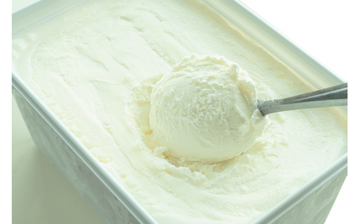 ジャージー牛乳を100％使用し、濃厚な味わいのアイスクリーム。ほどよく溶かして食べると、ジェラートのような食感になります