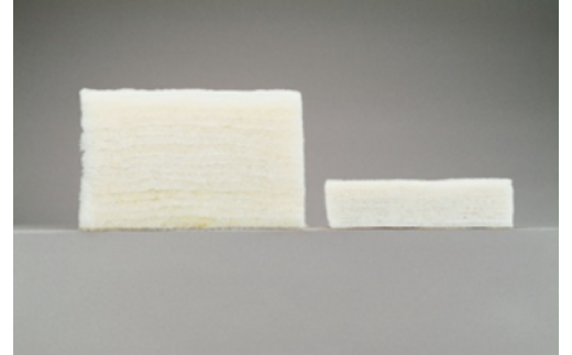 天然素材100％のウール綿をシート状に特殊加工する事で嵩を三分の一に圧縮しました。
