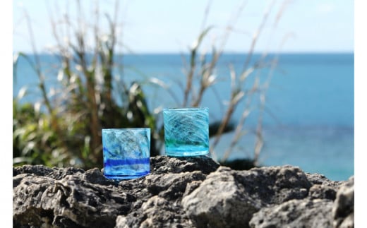 【RYUKYU GLASS WORKS 海風】seaモールロックグラス（2色セット） 1275928 - 沖縄県読谷村
