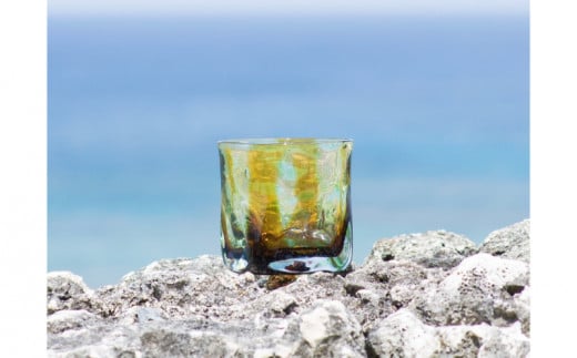 【RYUKYU GLASS WORKS 海風】ロックグラス（ガジュマル） 1275930 - 沖縄県読谷村