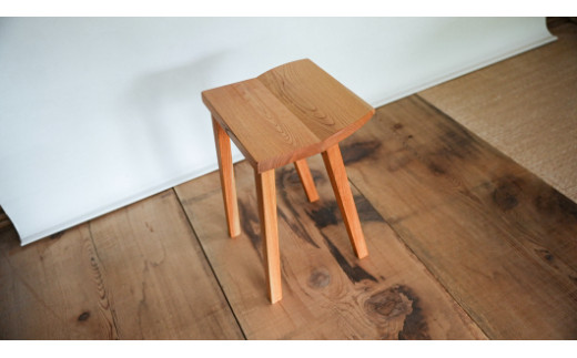 木工職人の作る個性的なスツール 1脚 スツール 木製 コンパクト おしゃれ 椅子 イス チェア いす 天然木 インテリア|スナンタ製作所
