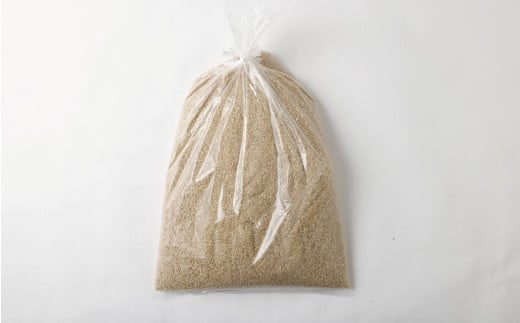 【3回定期便】津留いちご園のお米 玄米 農薬・化学肥料不使用(栽培期間中) 約5kg×3回 合計約15kg