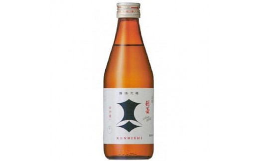 神戸の酒蔵飲み比べセット(300ml x 6本)＆おつまみ(伍魚福)　（おつまみ４品）