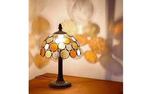 Nijiiro Lamp のステンドグラスのテーブルランプ ニジイロボウル アンバー【1426370】 994011 - 愛知県瀬戸市