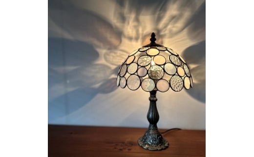 Nijiiro Lamp のステンドグラスのテーブルランプ ニジイロボウル M ホワイト【1426503】 994014 - 愛知県瀬戸市