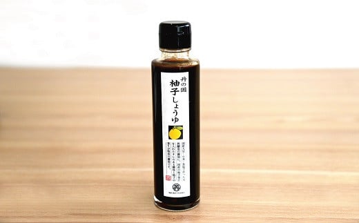 京都丹波産の柚子使用したさっぱりとした醤油です。お漬物、焼き魚、刺身、天ぷらはもちろん、お豆腐料理にも最適です。
