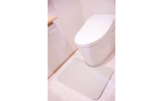 洗濯いらず、ずれない、抗菌のふく楽　トイレマット （オフホワイト）