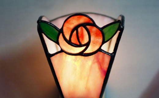 おやすみ ランプ （ばら） 横70×縦80mm ステンドグラス 選べる4色 / ステンドグラス ガラス ランプ 照明 / 大村市 /  ステンドグラス工房ウォークオン[ACAB079]|一般社団法人大村市物産振興協会
