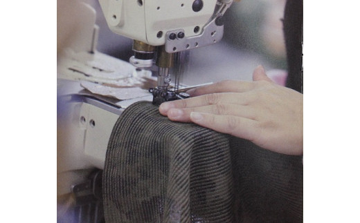 吉野川市内で、調達した生地の裁断、縫製、成形を行っています