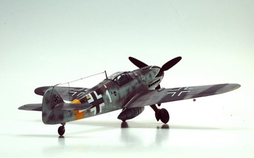 No.472 メッサーシュミットBf109G ハルトマン乗機 1/48 ／ 模型