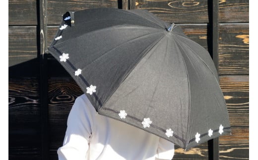 BL19_雪華模様の刺繍入り日傘（晴雨兼用・サイズ50ｃｍ・UV加工・麻50％綿50％）カラー：黒