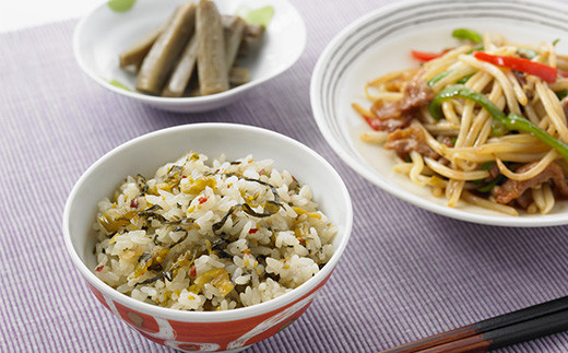 相知高菜は100年以上の歴史がある在来品種で「幻の高菜」と呼ばれ
柔らかな食感と甘酸っぱさが、ごはんをおいしくしてくれます。