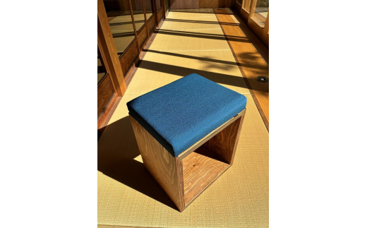 UA Stool【丹後ちりめん】の魅力を際立たせるスツール ＜丹後ブルー＞　椅子 チェア 家具 インテリア ちりめん ふるさと納税 スツール  おしゃれ テキスタイル ふるさと納税限定 カジュアル スツール椅子 シンプル 合板 木製　AF00001