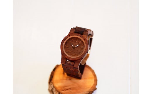 銘木 紫檀 の 木製 腕時計 天然木材　手作業　アトリエサザンカ　高級　ユニセックス　日本製クォーツ　電池式