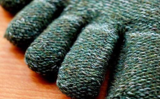 5本の指の位置や かかとの丸みなども、足の形に合うように立体的に編み立てています。