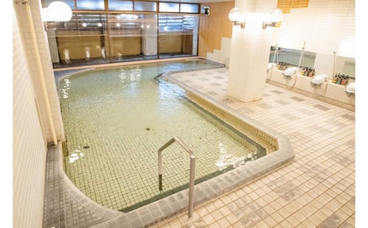 黒姫山の伏流水を使用した大浴場
宿泊者は深夜早朝の入浴も可能です。
入浴可能時間：14：00～翌朝9：00。