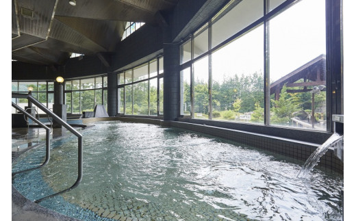 隣接する「新見千屋温泉いぶきの里」で、源泉100％の天然温泉をお楽しみください。