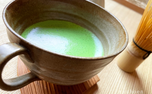 日本茶鑑定士監修の宇治抹茶（40g缶入り）と黒ティーカップ　S2103